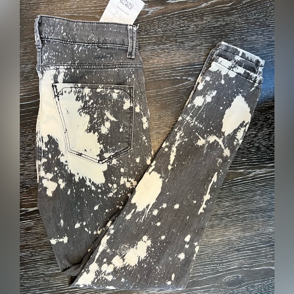 NWT Zara Basic Bleached Out Body Shaping Gray Jeans - Picture 2 of 9